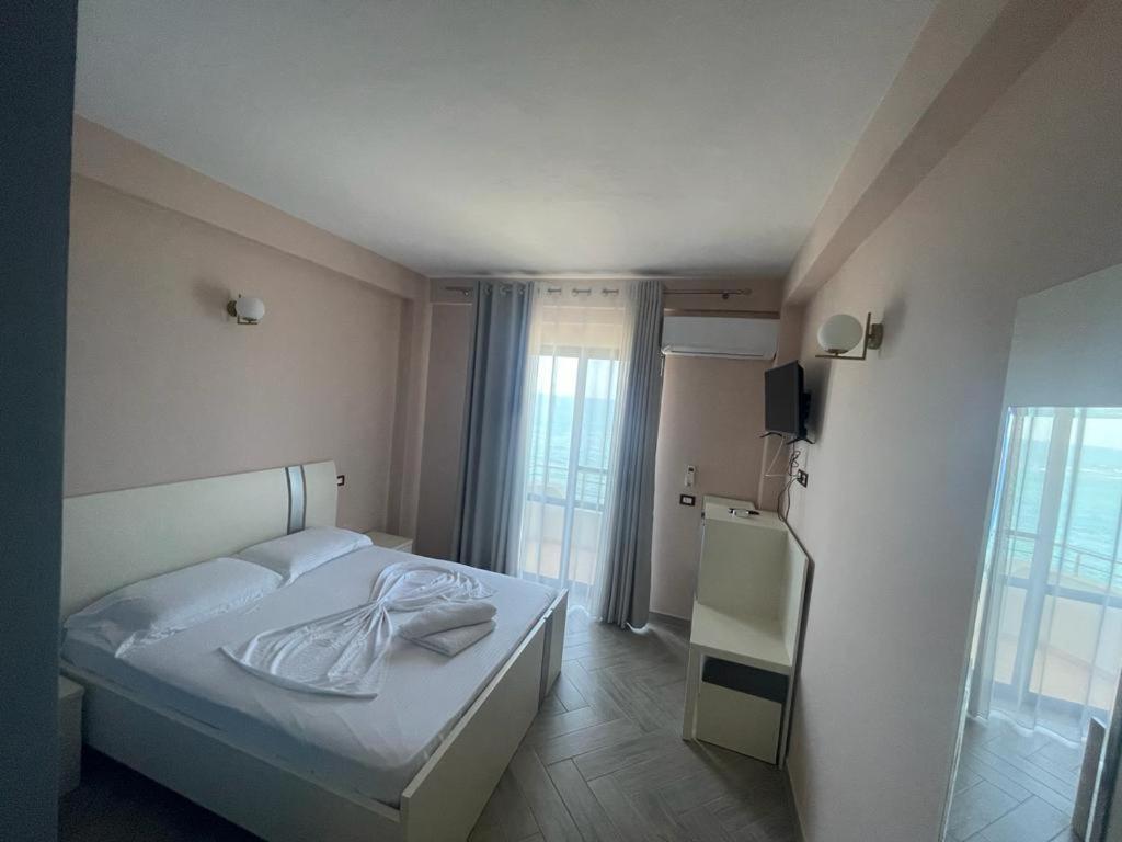Hotel Ferrara Dıraç Dış mekan fotoğraf